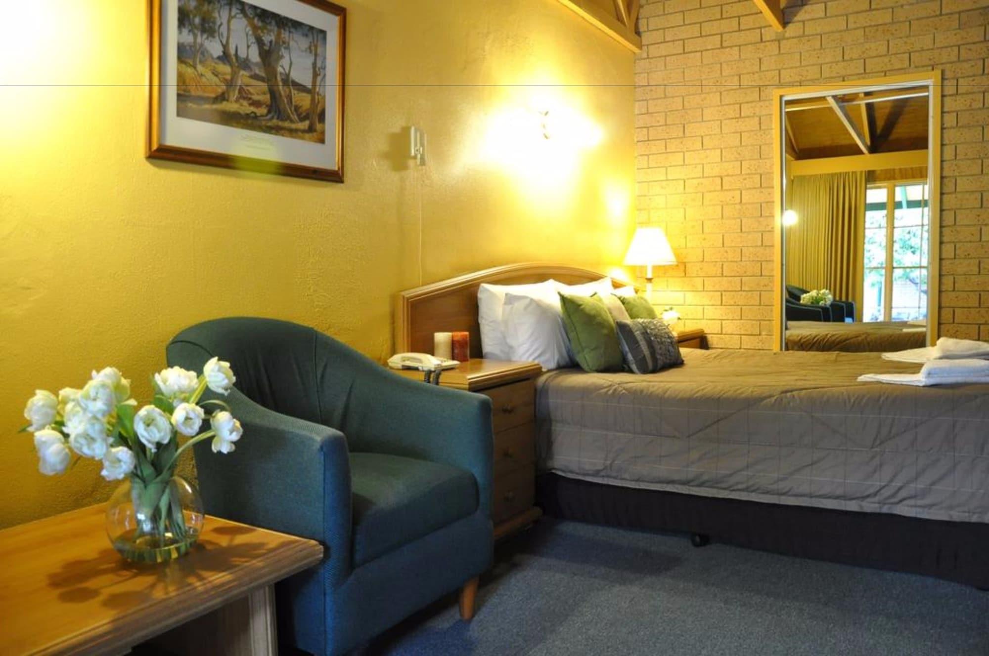 High Country Motor Inn Брайт Экстерьер фото