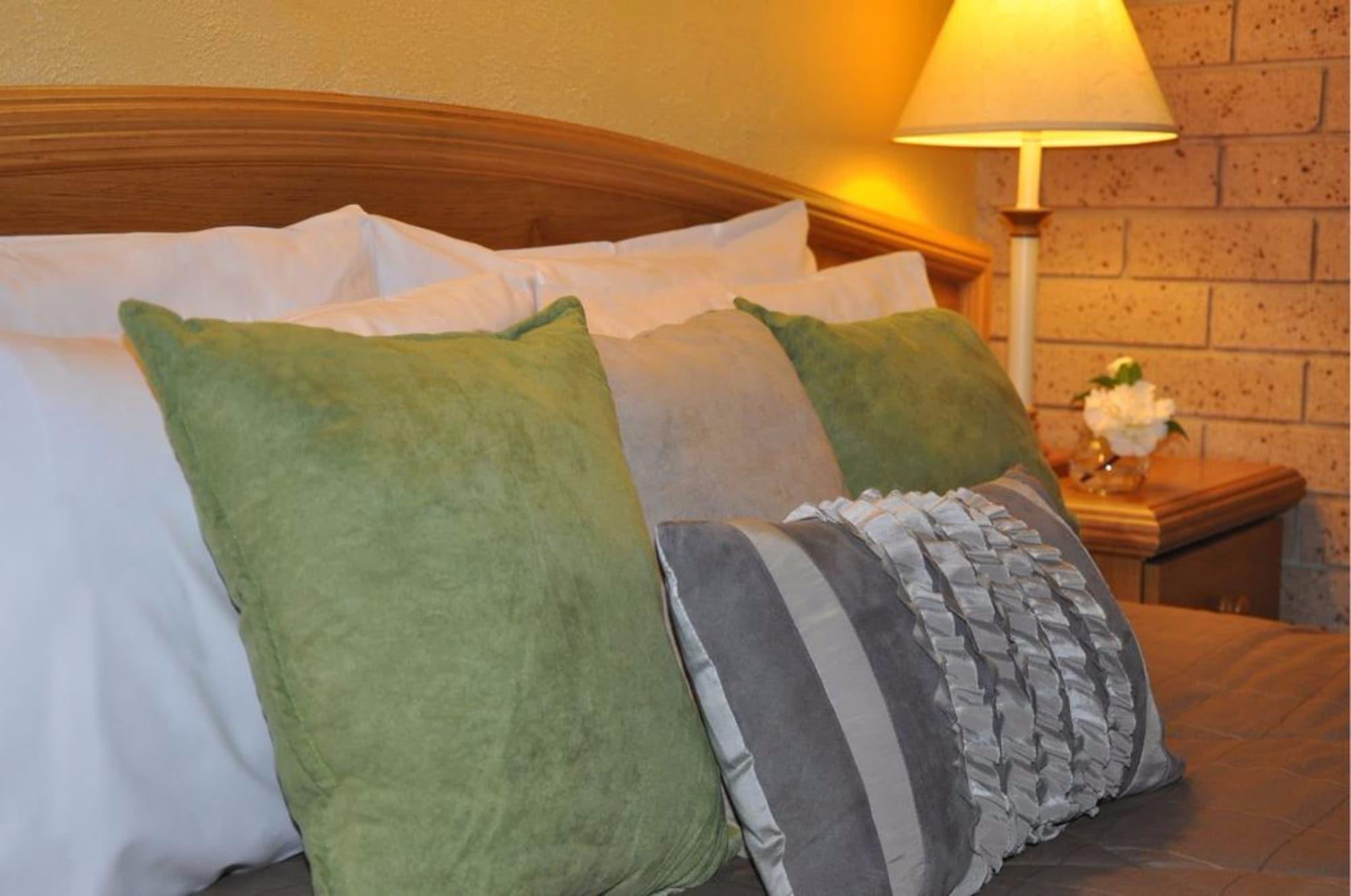 High Country Motor Inn Брайт Экстерьер фото