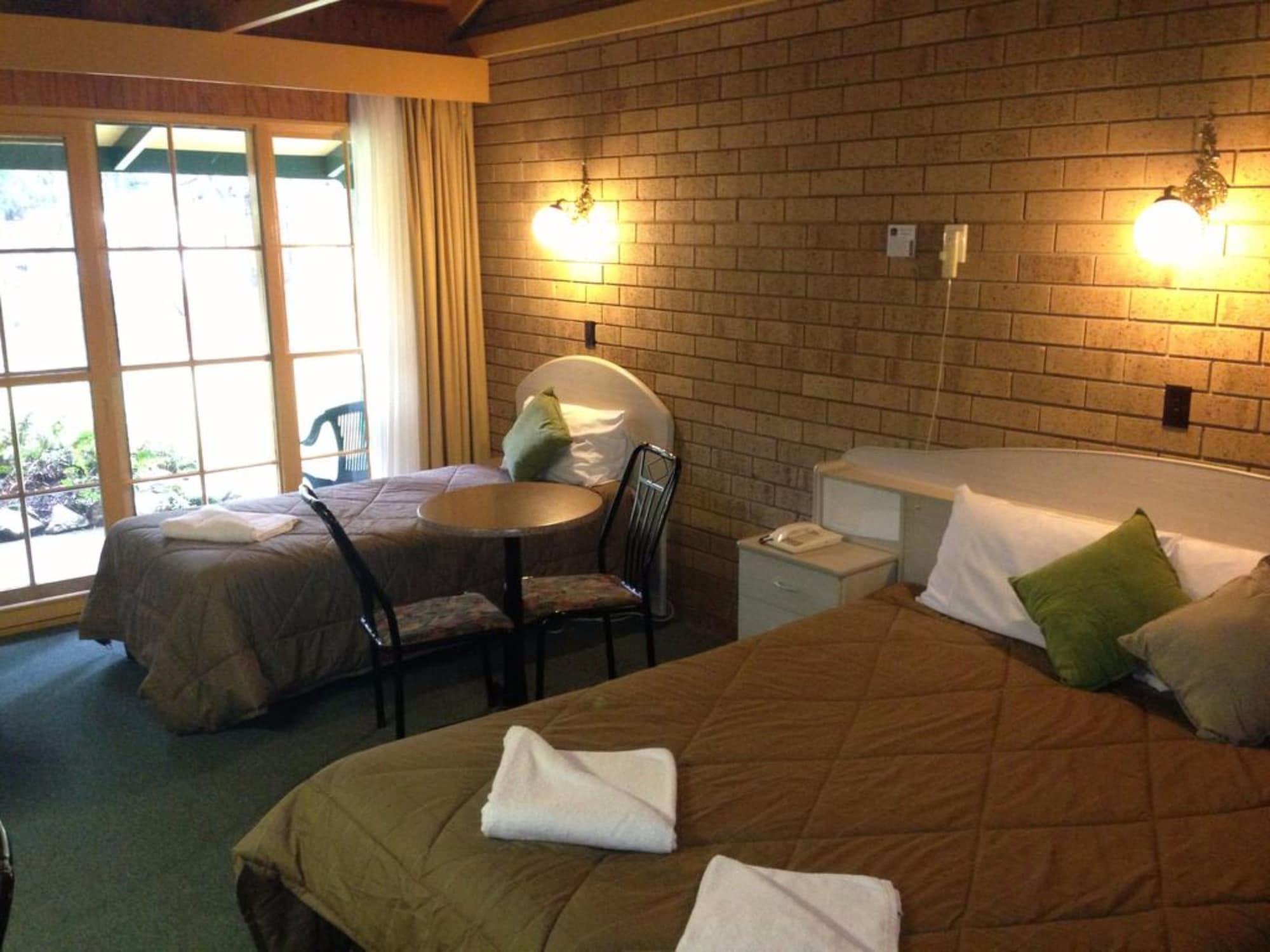 High Country Motor Inn Брайт Экстерьер фото